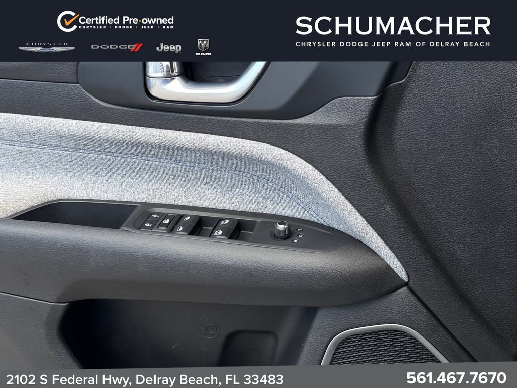 Used 2024 Jeep Compass Latitude AWD/4WD image 27