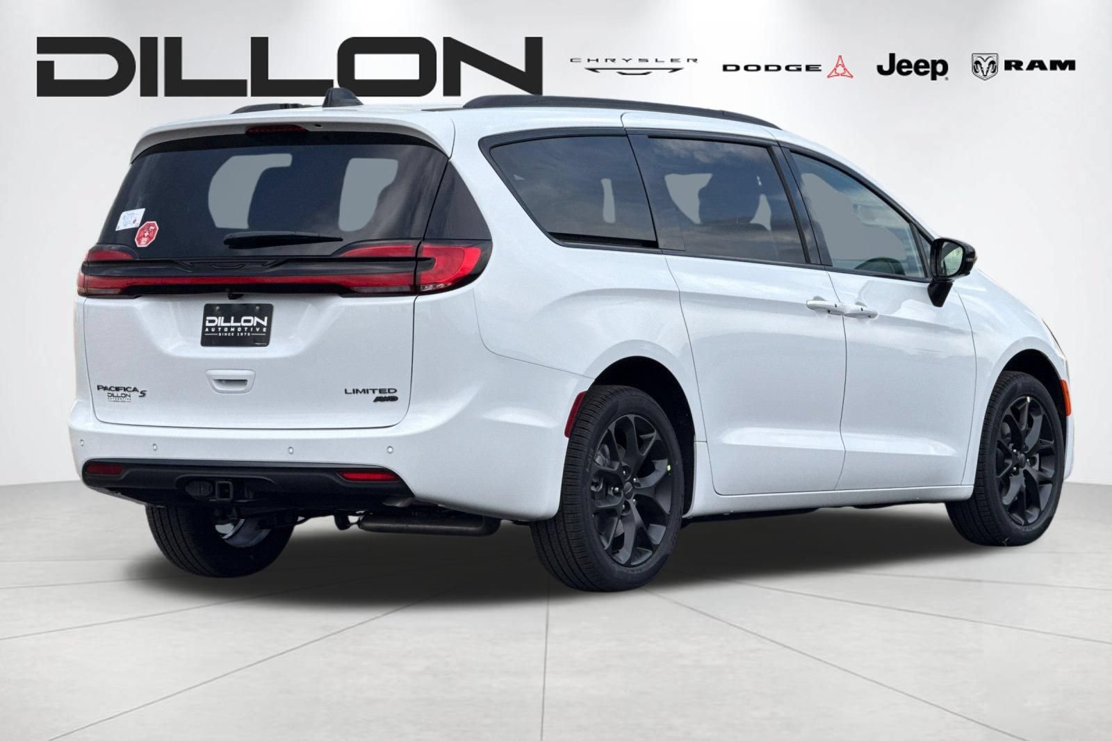 New 2027 Chrysler Pacifica Limited AWD/4WD image 3