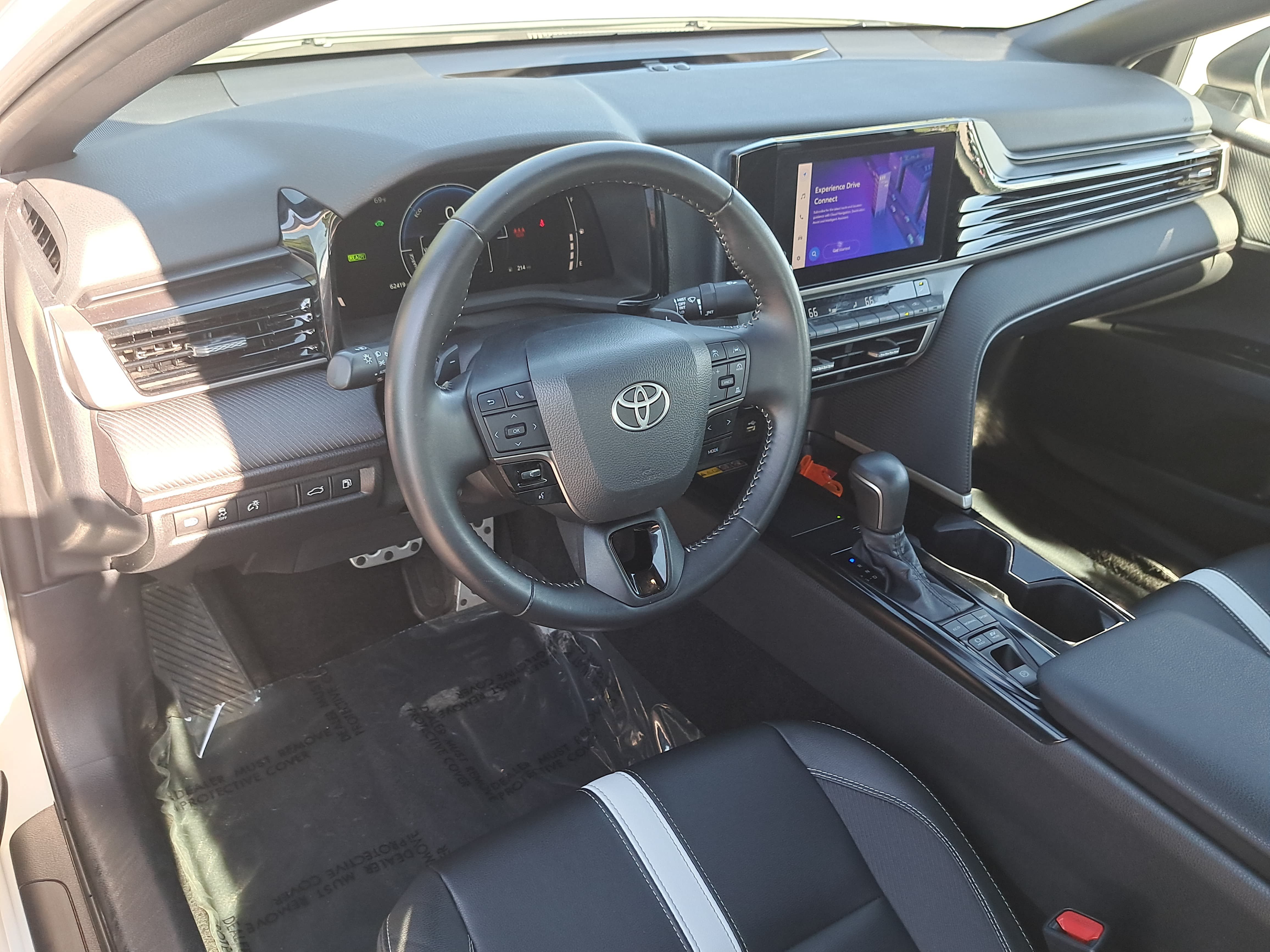 Used 2025 Toyota Camry SE FWD image 16