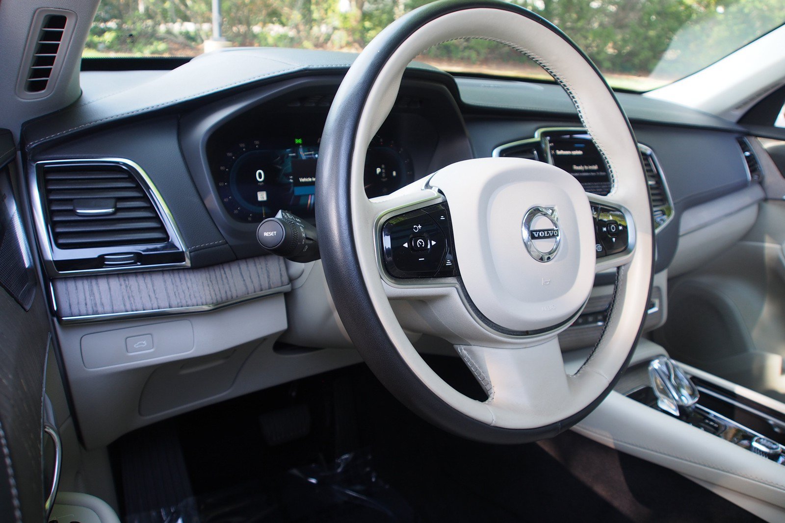 Used 2023 Volvo XC90 B6 Ultimate w/ Protection Package AWD/4WD image 19