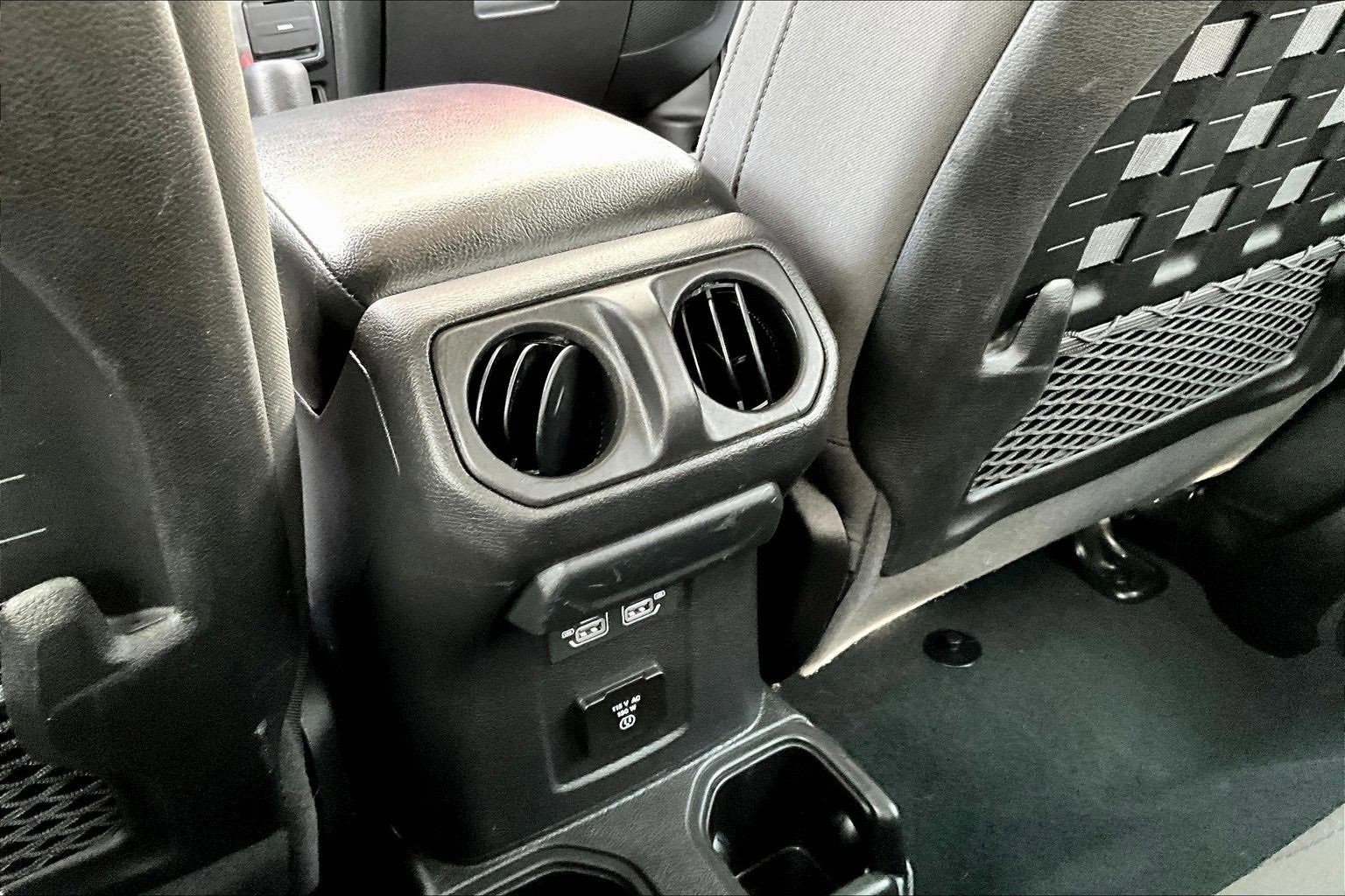 Used 2022 Jeep Wrangler Rubicon w/ Steel Bumper Group image 33