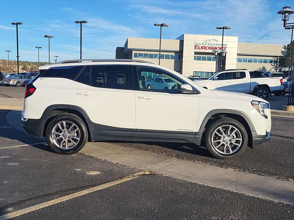 Used 2022 GMC Terrain SLT AWD/4WD image 4