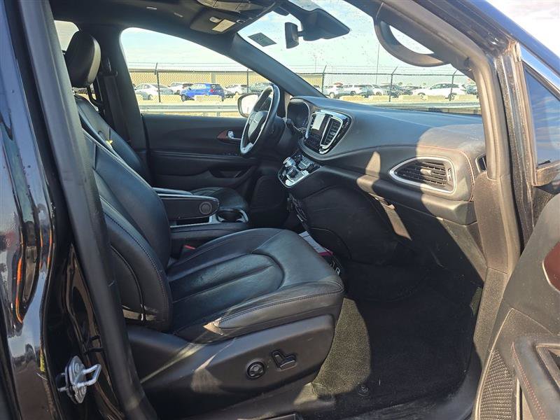 Used 2020 Chrysler Pacifica Touring-L FWD image 7