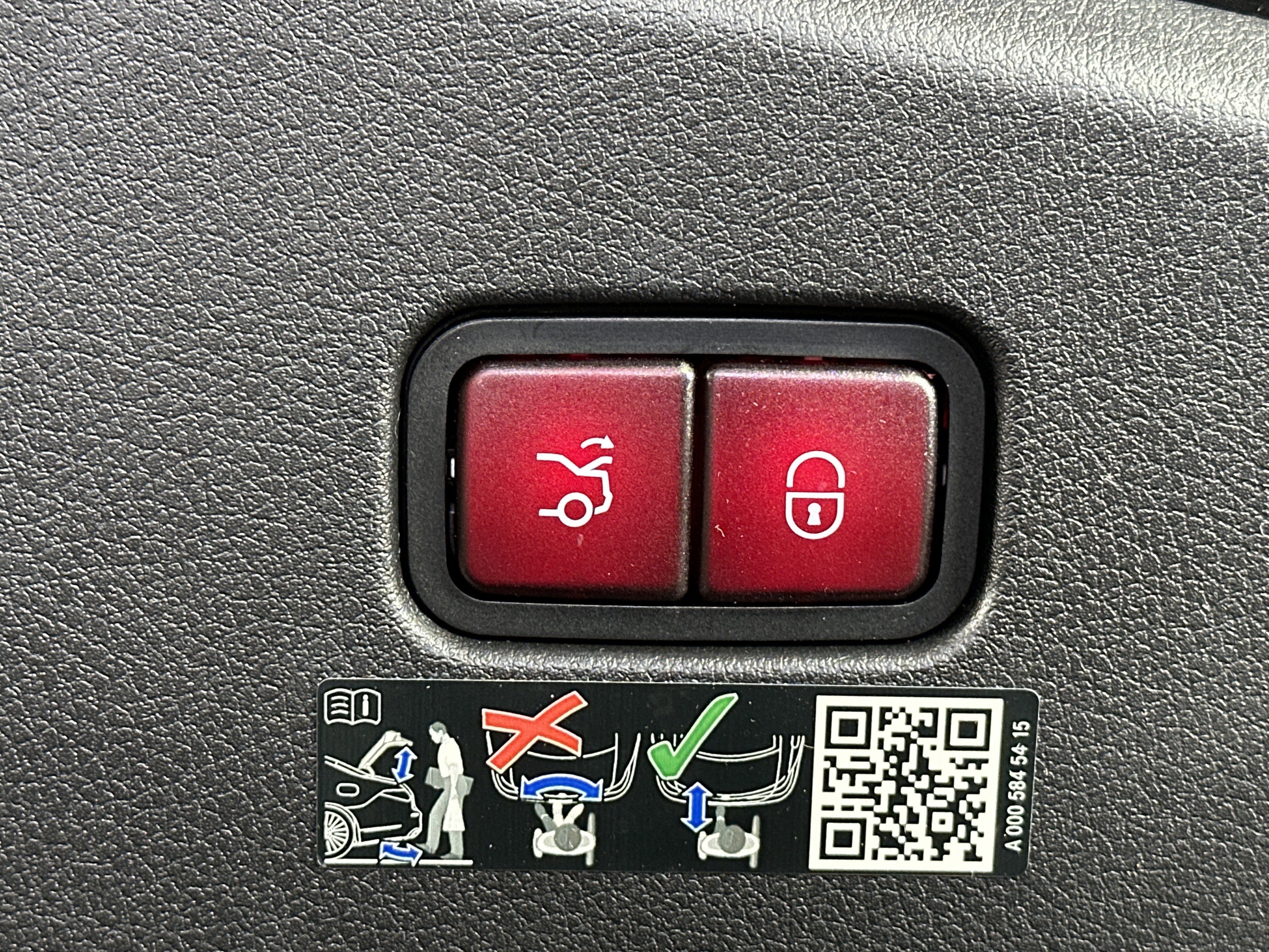 Certified 2024 Mercedes-Benz CLE 300 4MATIC Coupe image 13