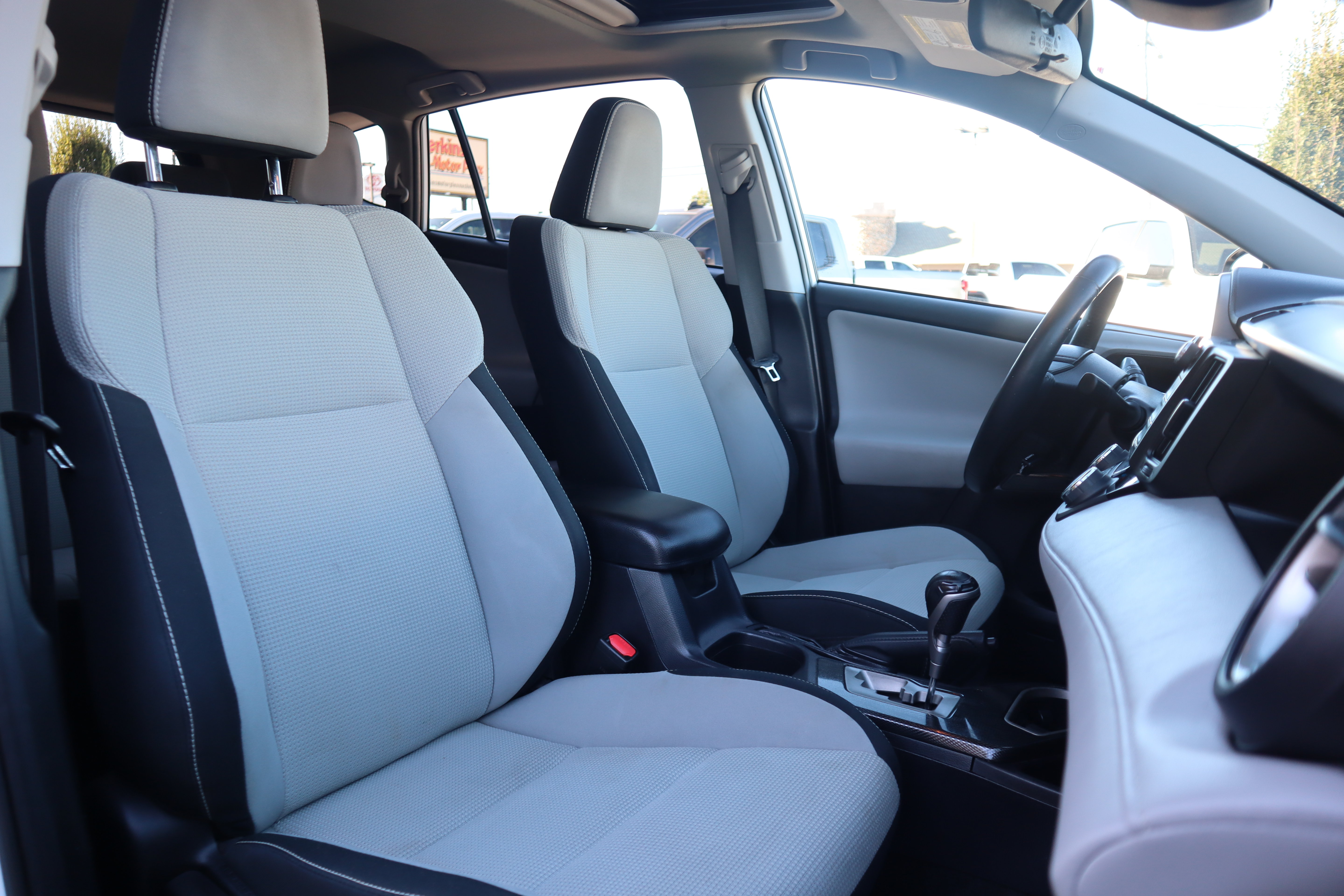 Used 2018 Toyota RAV4 XLE AWD/4WD image 29