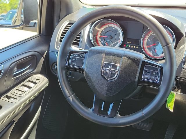Used 2016 Dodge Grand Caravan SE FWD image 17