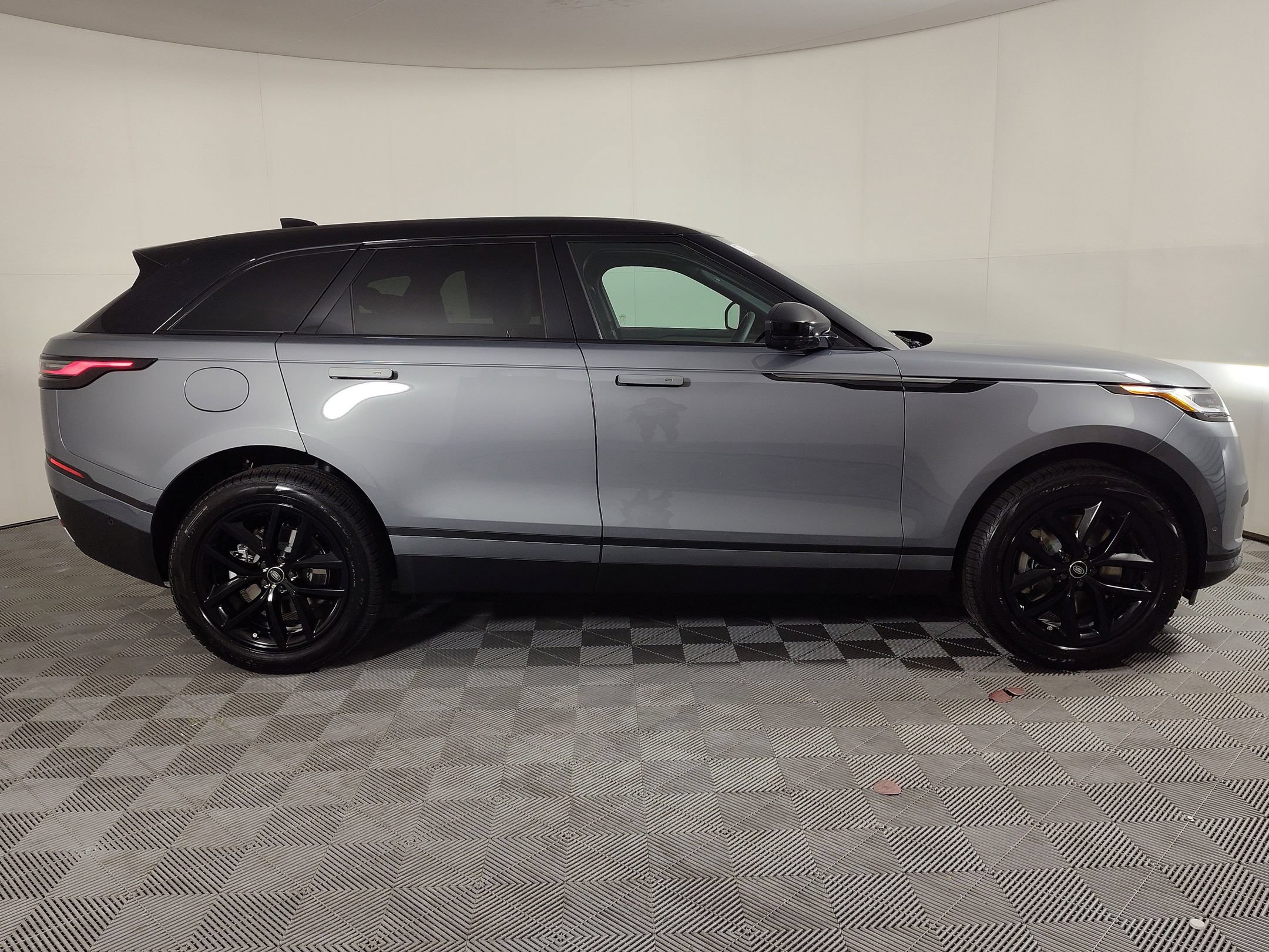 Used 2026 Land Rover Range Rover Velar S AWD/4WD image 6
