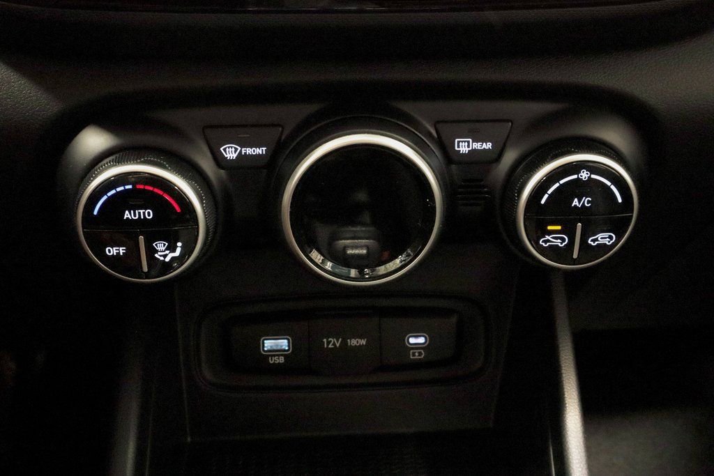 Certified 2025 Hyundai Venue SEL image 36