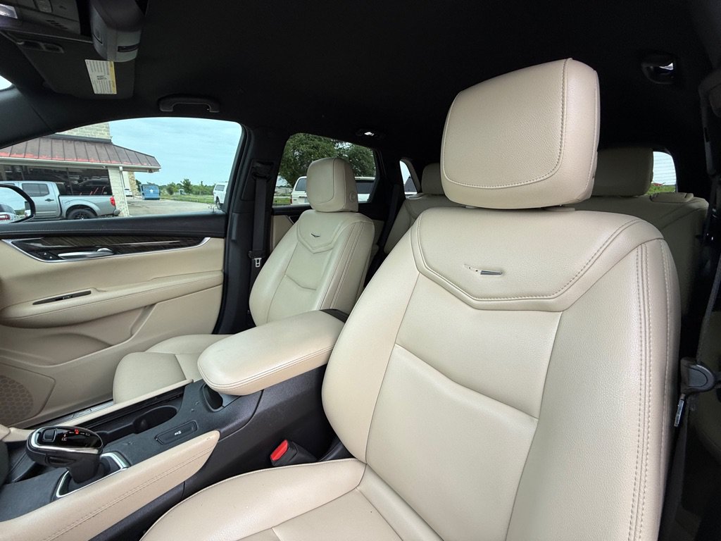 Used 2018 Cadillac XT5 FWD image 18