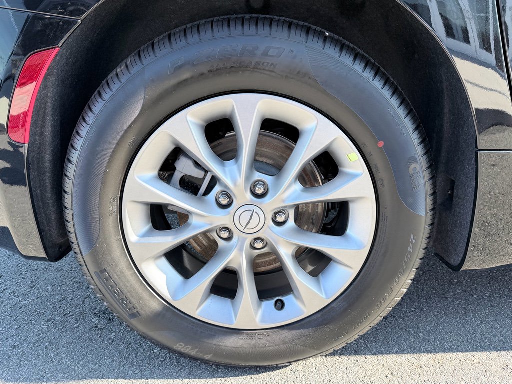 New 2026 Chrysler Pacifica Limited image 28