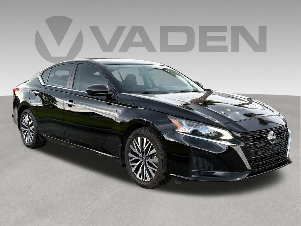 Used 2025 Nissan Altima 2.5 SV FWD image 29