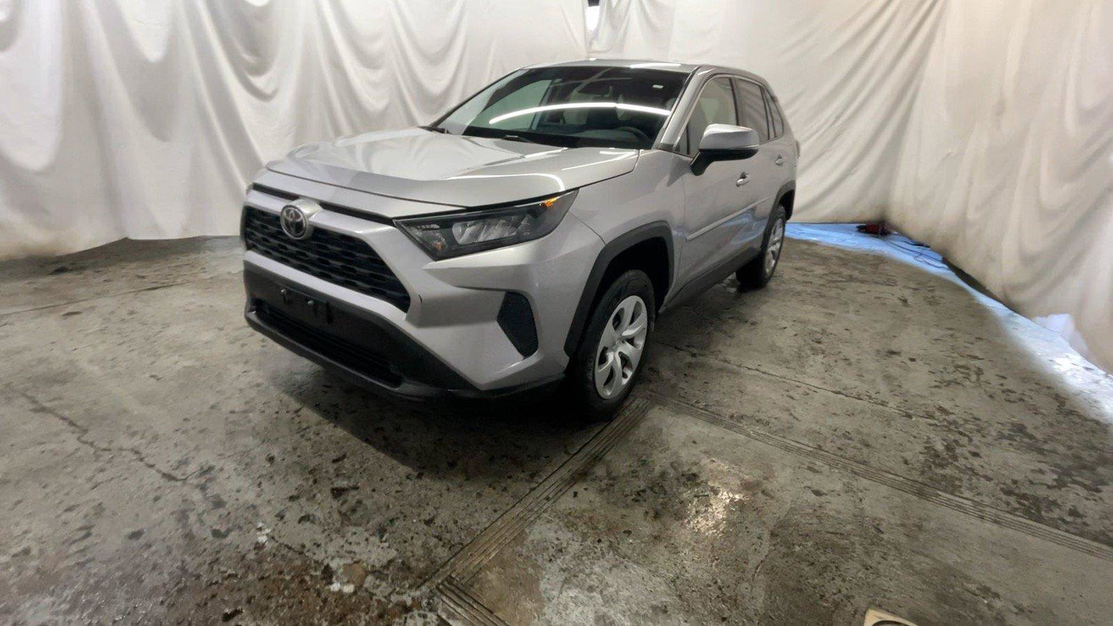 Used 2022 Toyota RAV4 LE AWD/4WD image 14