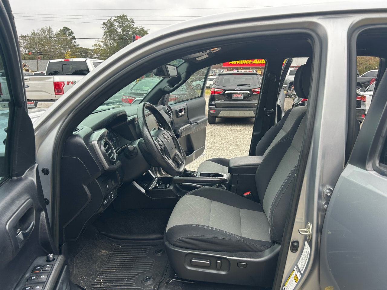 Used 2020 Toyota Tacoma TRD Sport w/ Technology Package image 9