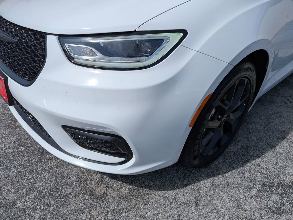 Used 2025 Chrysler Pacifica Limited image 8