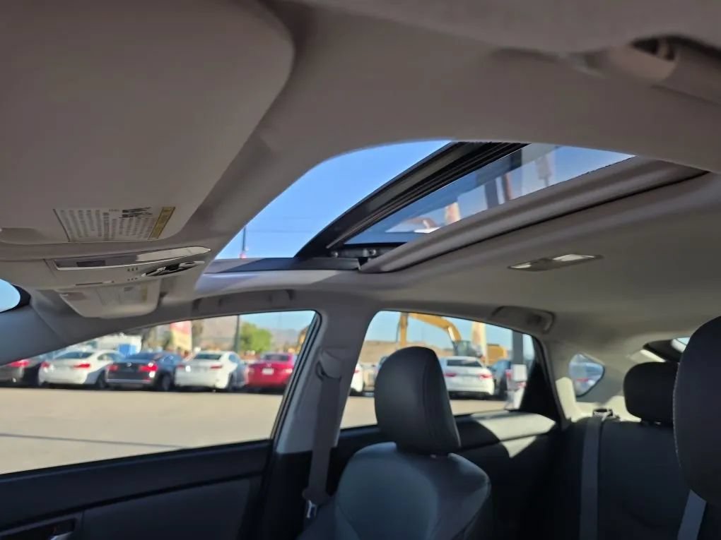 Used 2014 Toyota Prius Four w/ Solar Roof Package FWD image 29