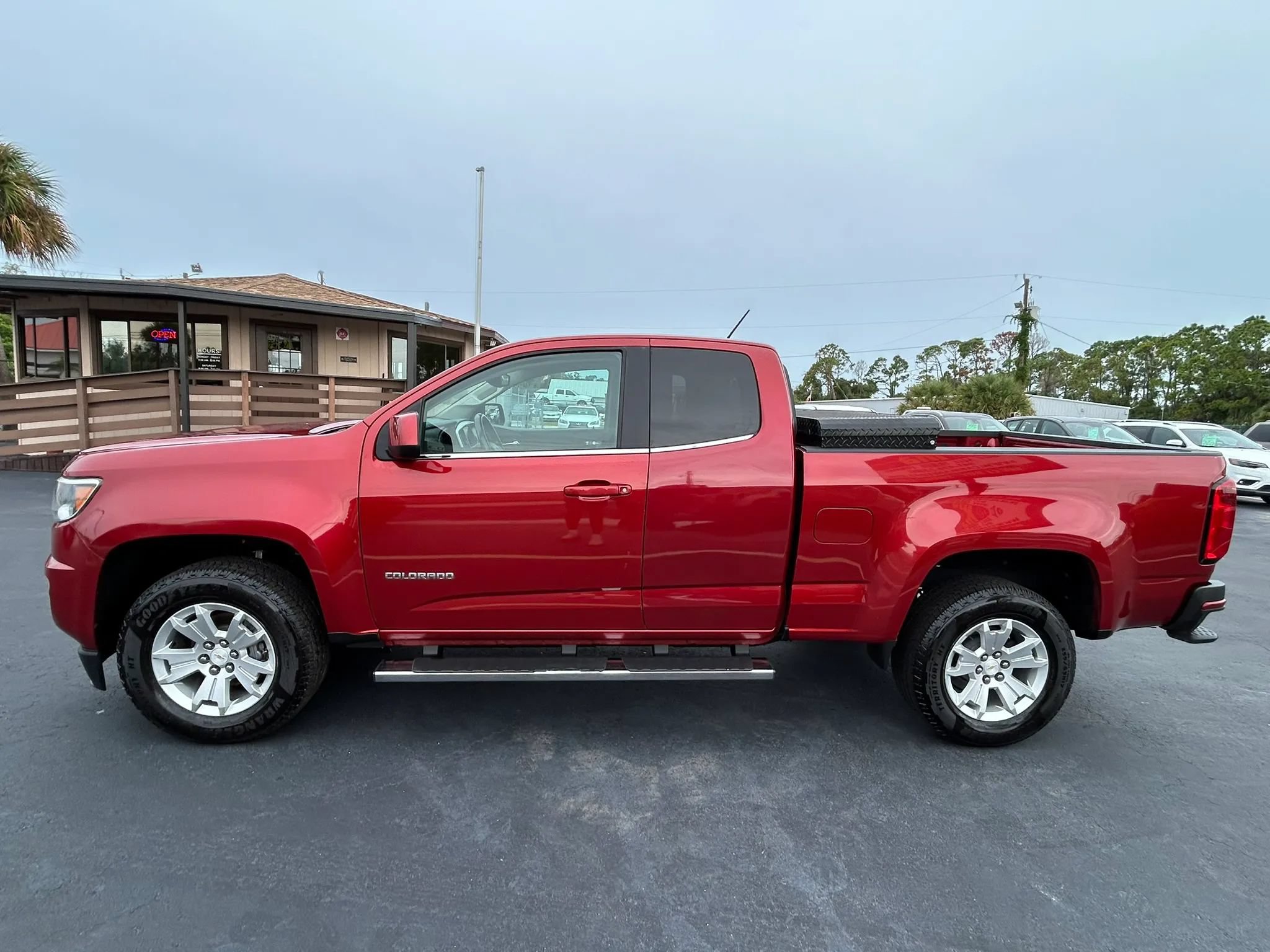 Used 2016 Chevrolet Colorado LT w/ LT Convenience Package RWD image 5