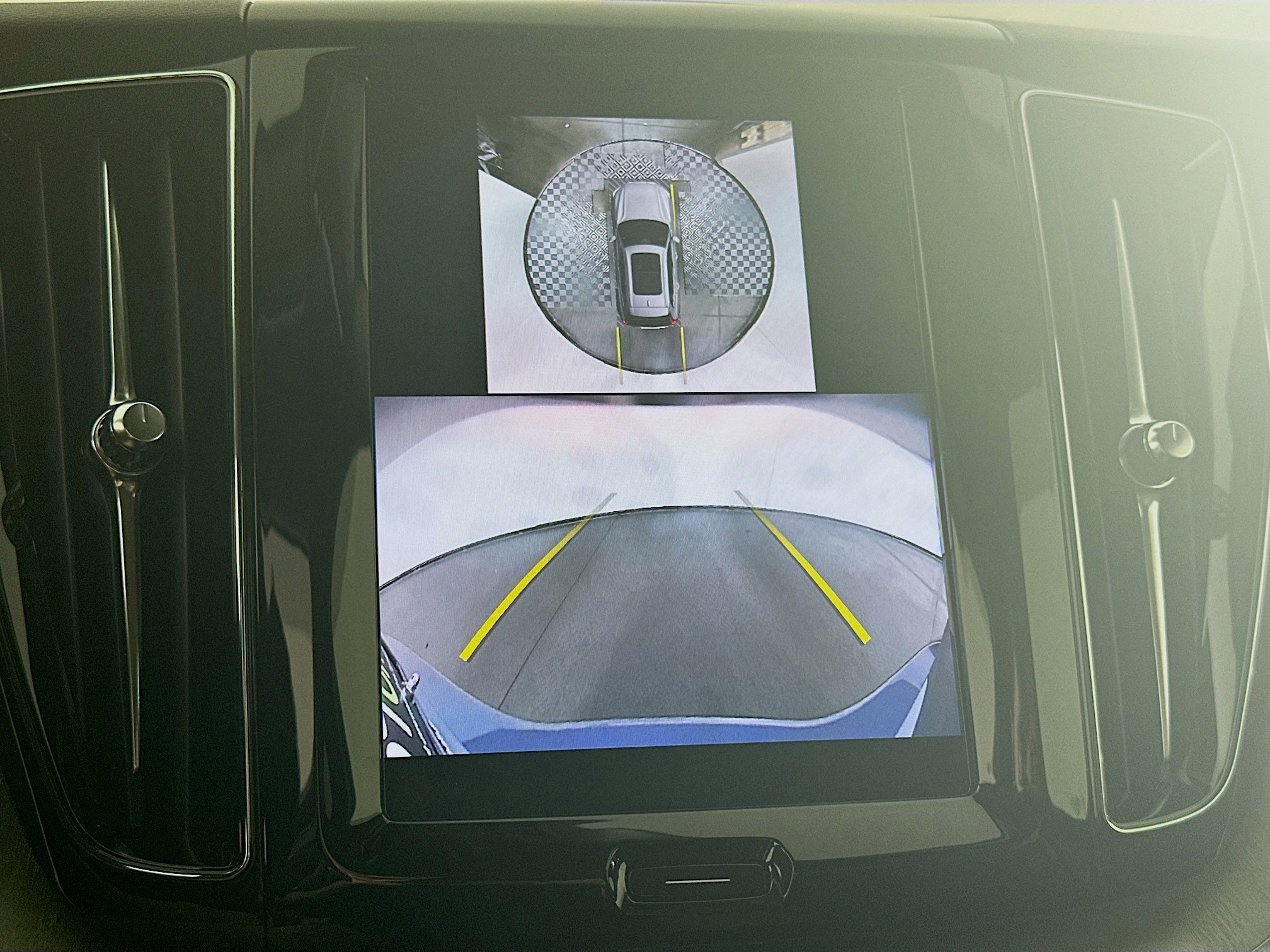 Used 2025 Volvo XC60 B5 Plus image 23