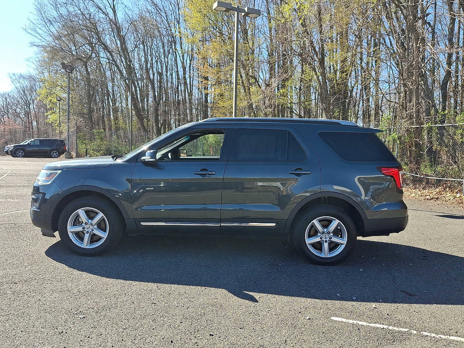 Used 2016 Ford Explorer XLT w/ Equipment Group 202A image 4