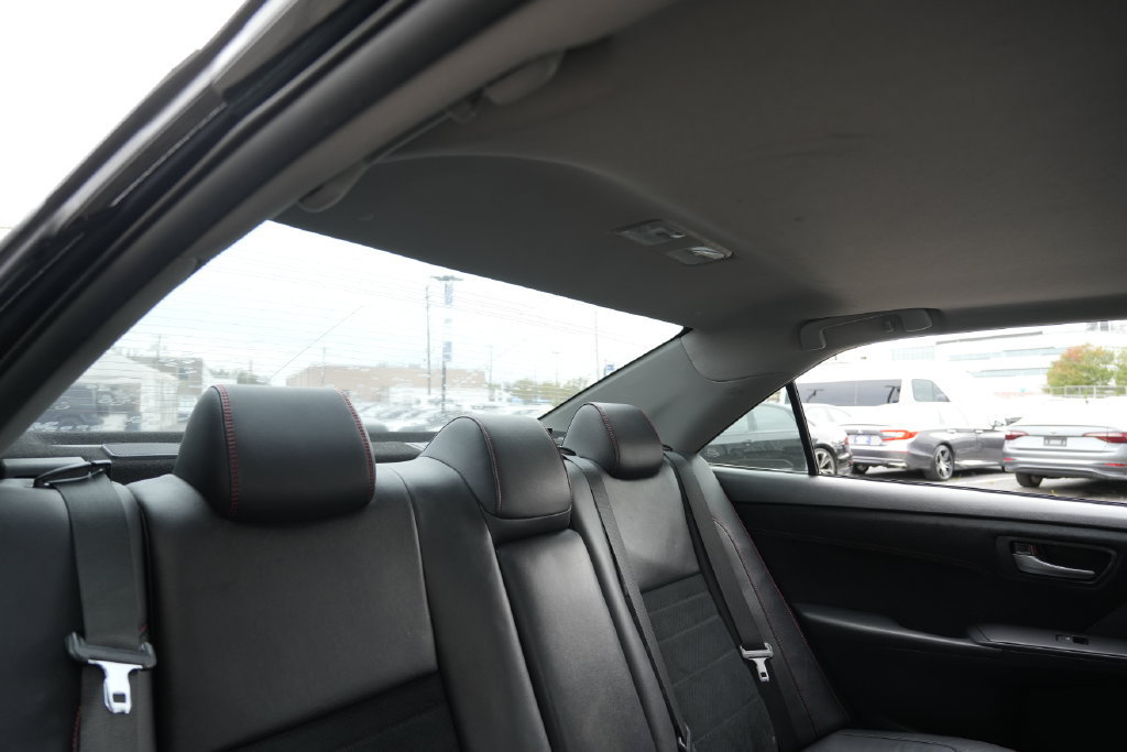 Used 2015 Toyota Camry XSE FWD image 29