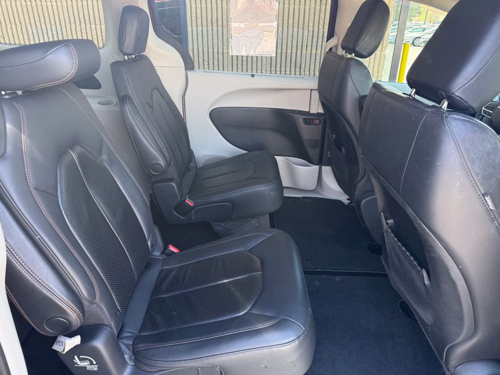 Used 2020 Chrysler Pacifica Touring-L w/ Advanced Safetytec Group image 22
