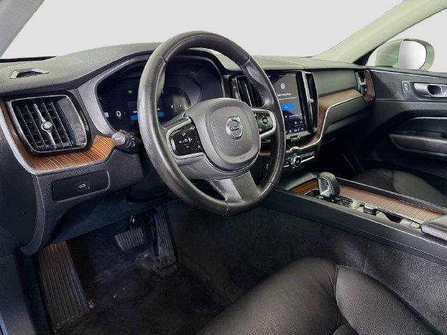 Used 2023 Volvo XC60 B5 Plus FWD image 22