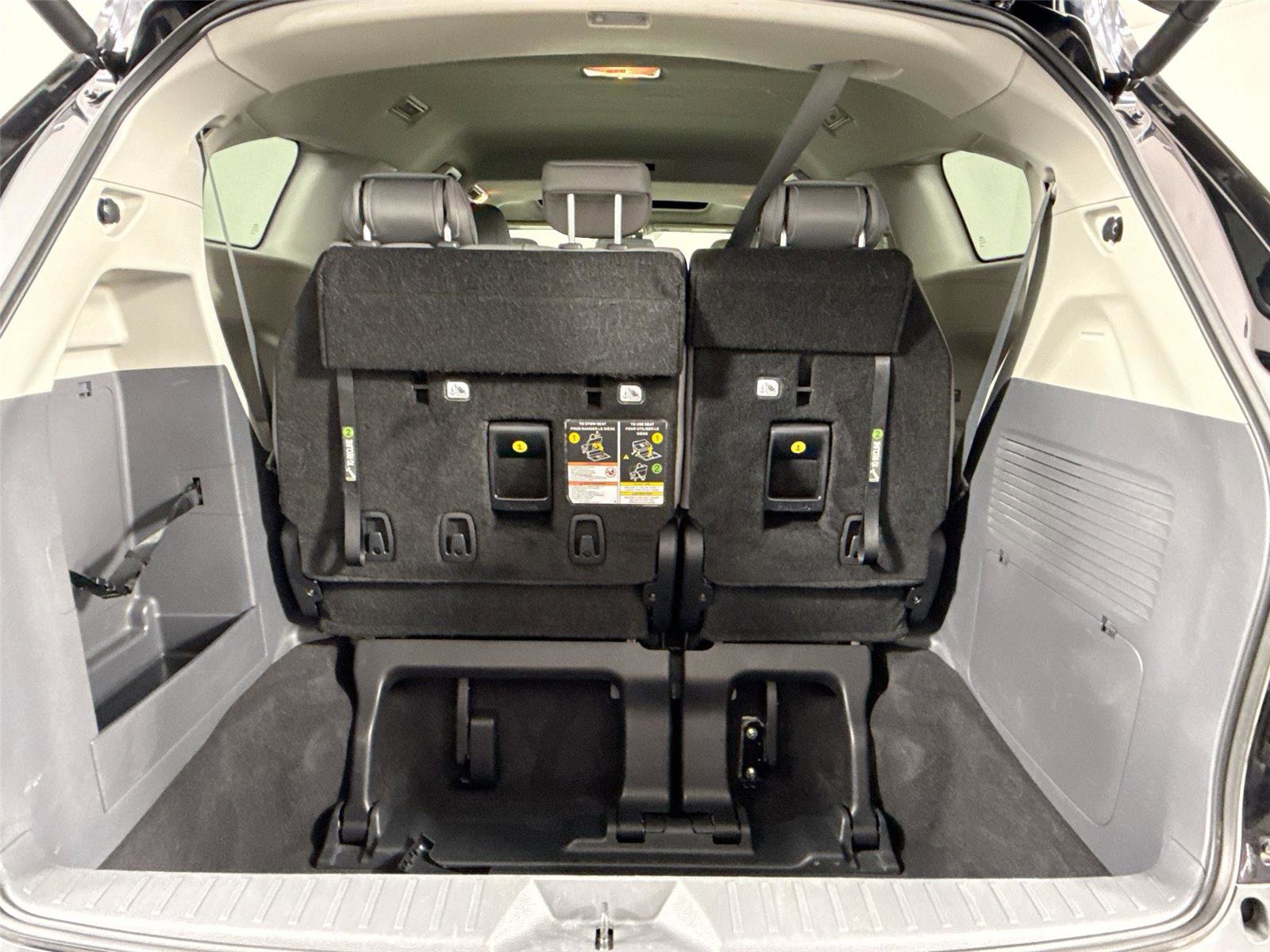 Certified 2024 Toyota Sienna XLE FWD image 36