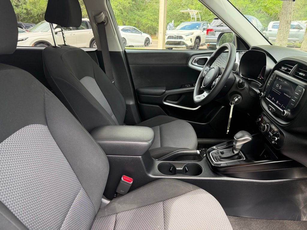 Used 2024 Kia Soul LX w/ Option Group 015 FWD image 9
