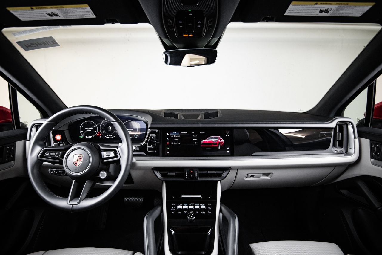 Certified 2026 Porsche Cayenne AWD/4WD image 25