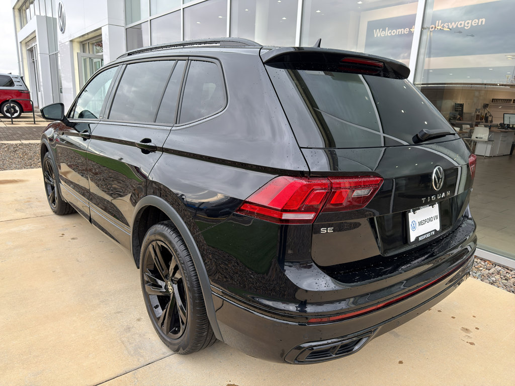 Used 2023 Volkswagen Tiguan SE R-Line image 8