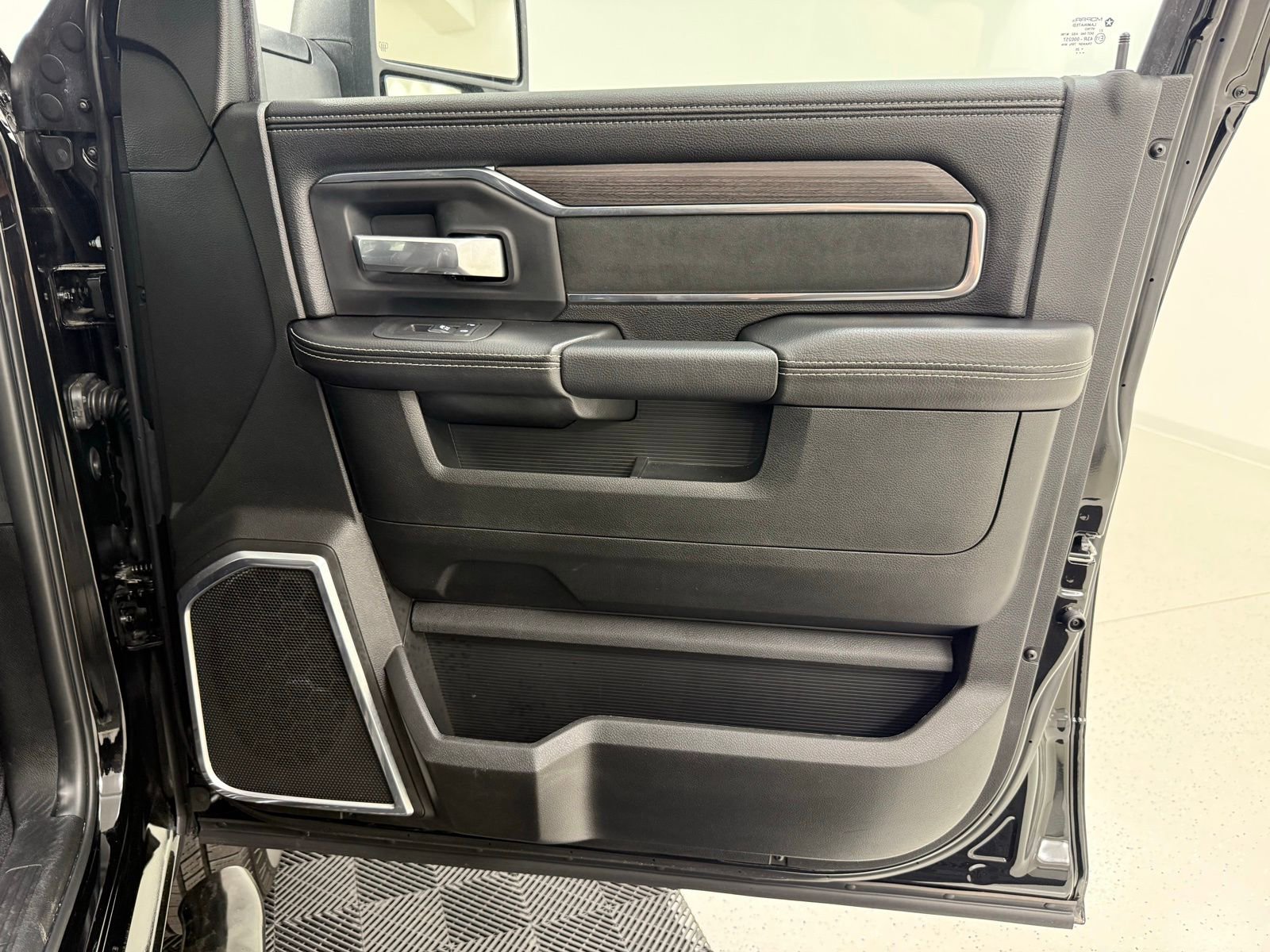 Used 2025 RAM 2500 Laramie image 32