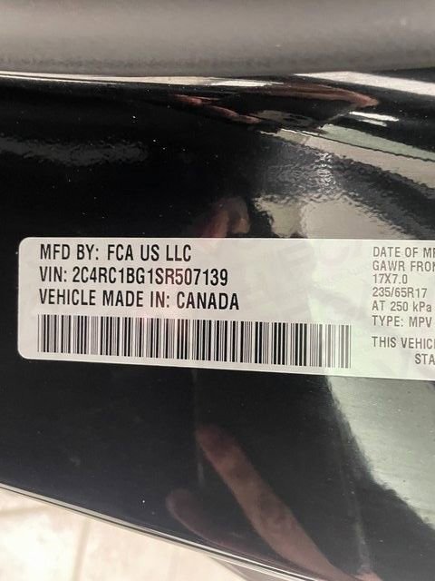 Used 2025 Chrysler Pacifica Select image 26