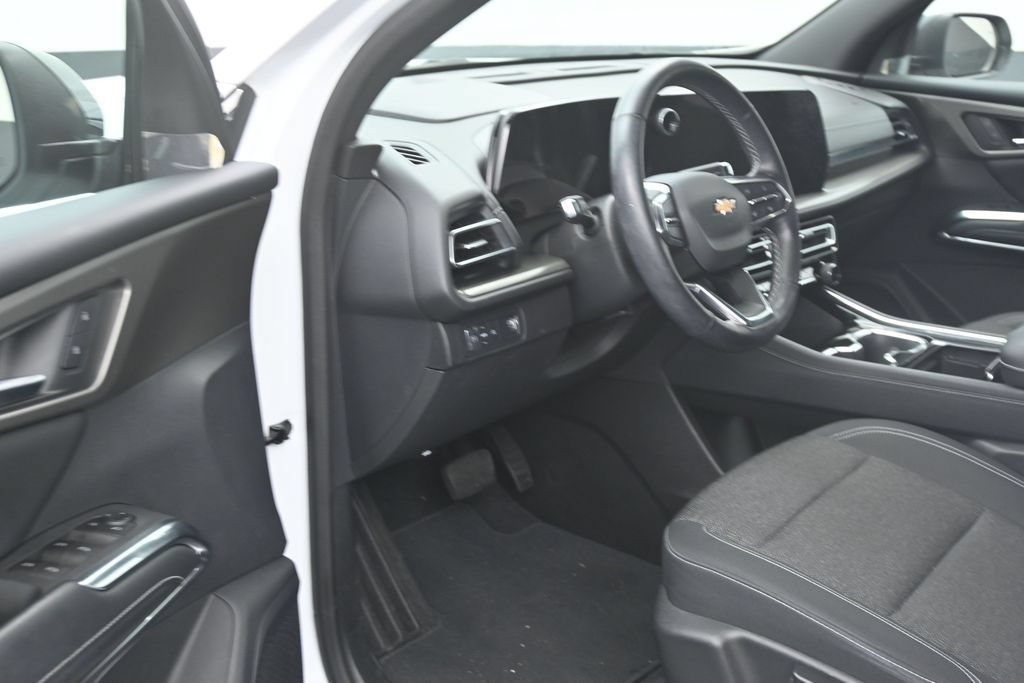 Used 2024 Chevrolet Traverse LS FWD image 10