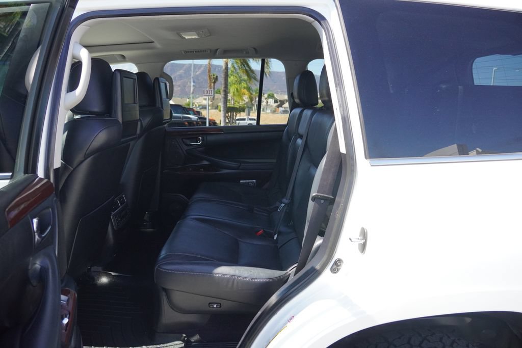 Used 2014 Lexus LX 570 4WD w/ Luxury Package image 29