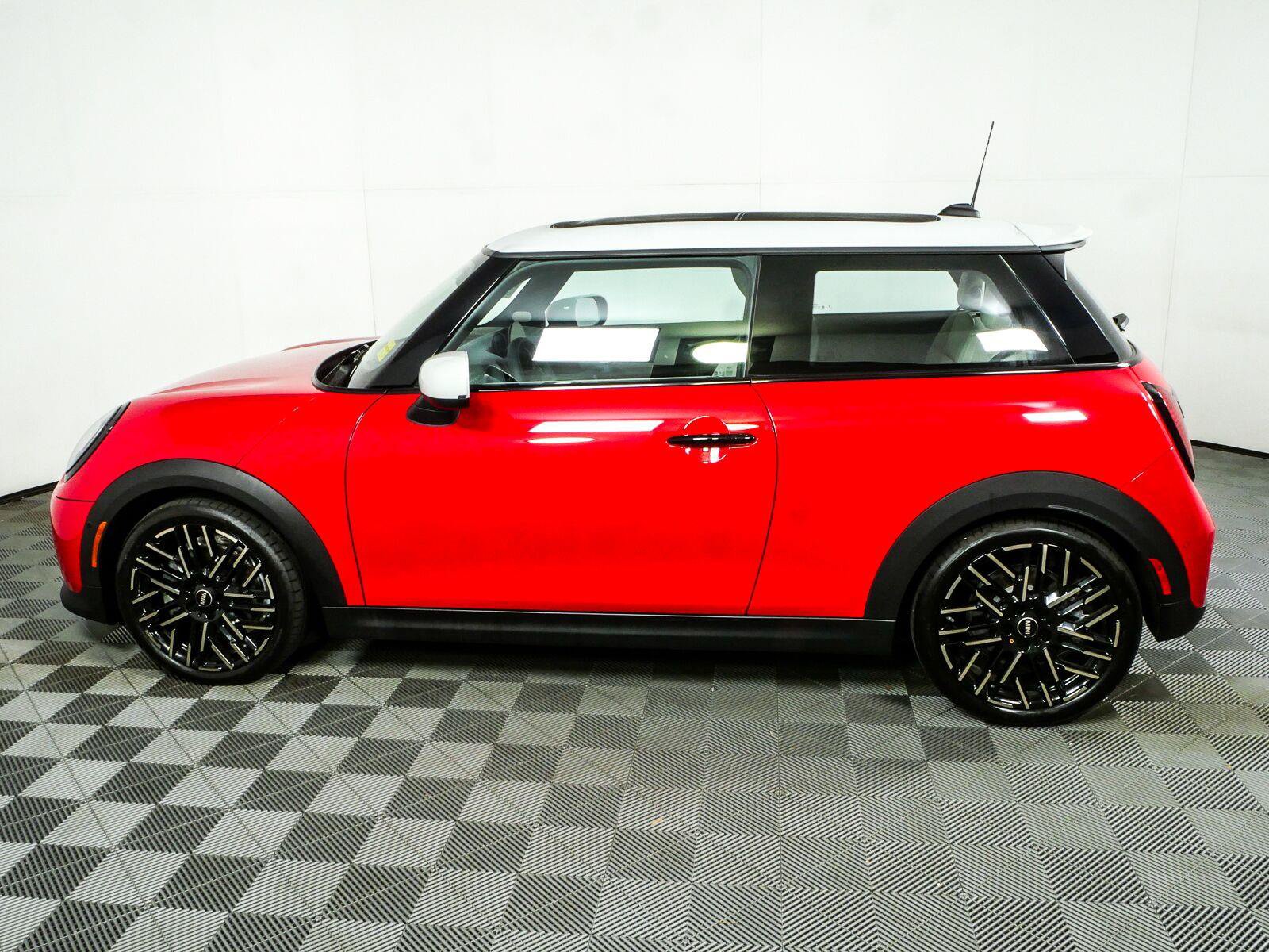 Used 2025 MINI Cooper S FWD image 27