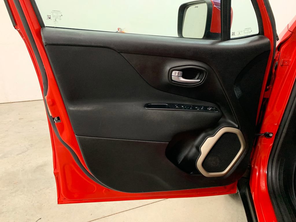 Used 2017 Jeep Renegade Latitude image 5
