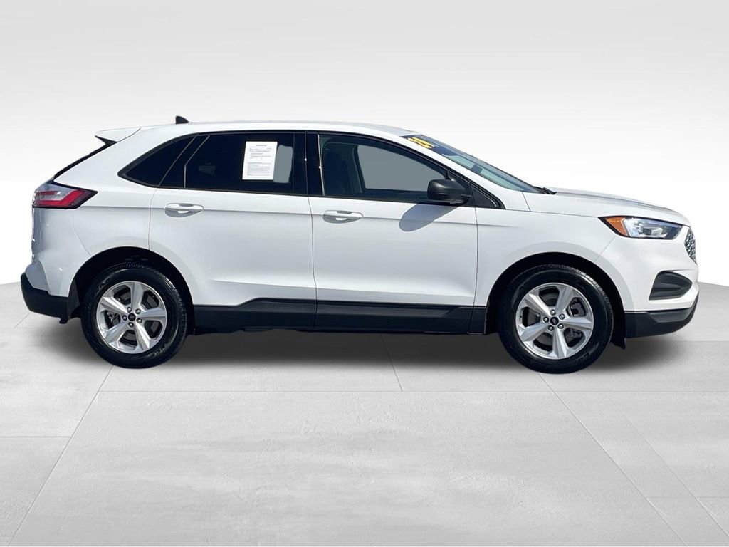 Used 2024 Ford Edge SE w/ Cargo Accessory Package image 2