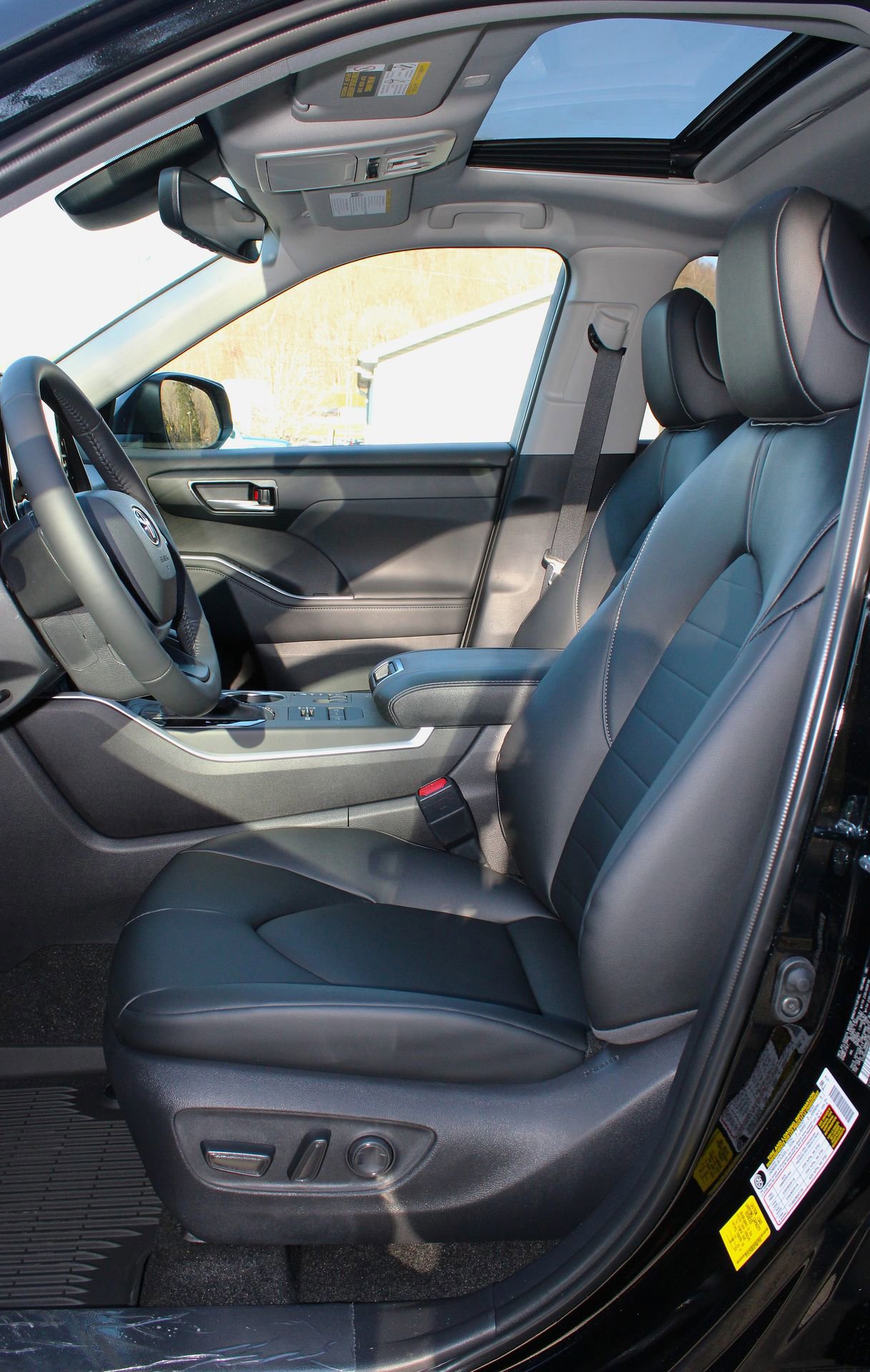 New 2026 Toyota Highlander XLE image 14