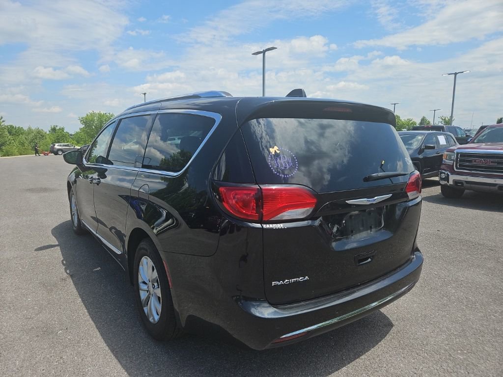 Used 2018 Chrysler Pacifica Touring-L Plus FWD image 5