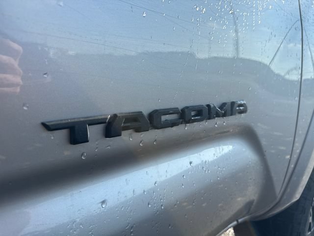 Used 2020 Toyota Tacoma SR5 AWD/4WD image 16