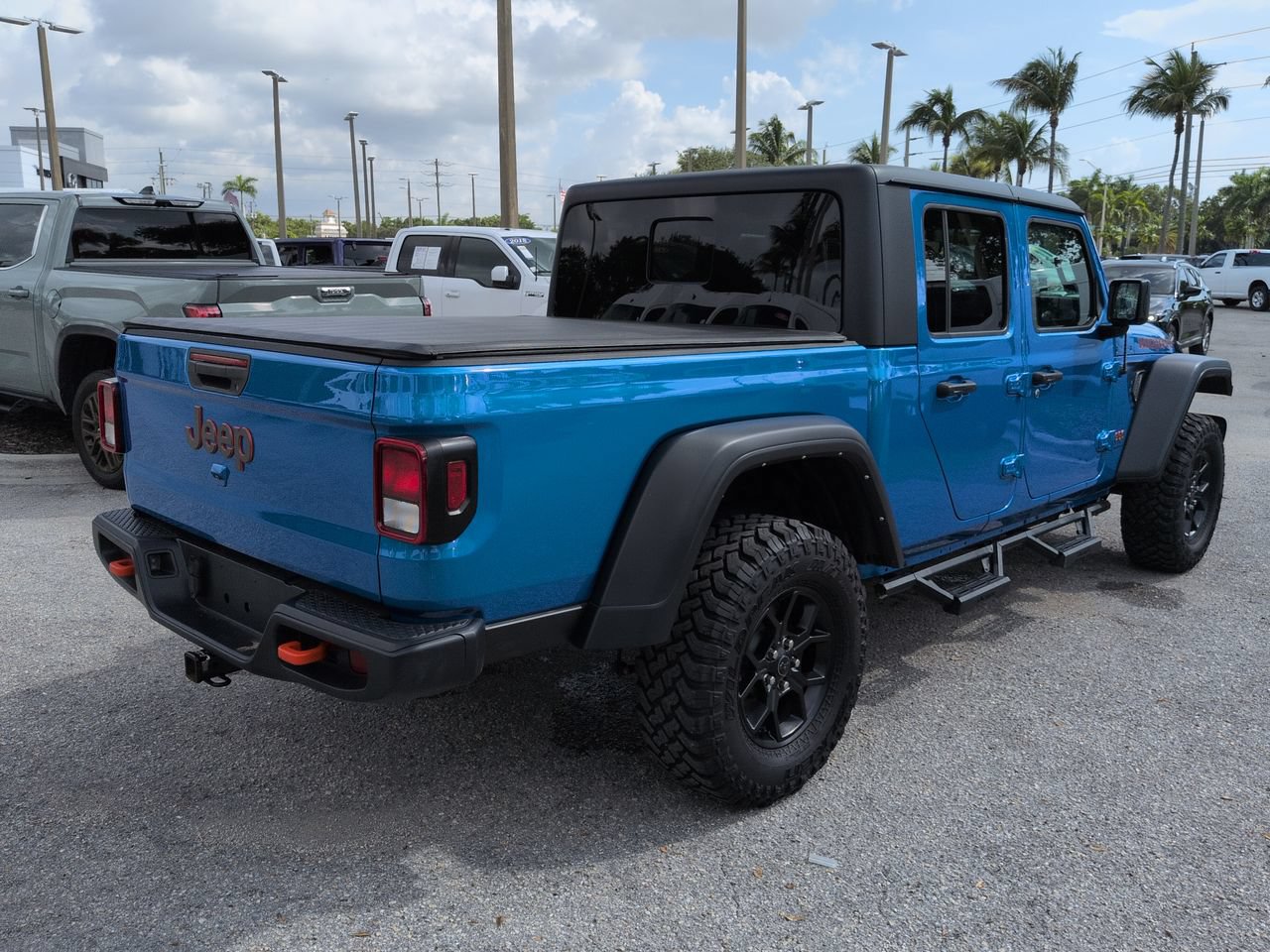 Used 2023 Jeep Gladiator Mojave AWD/4WD image 5