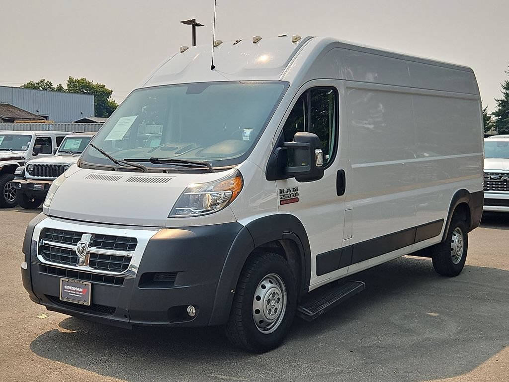 Used 2018 RAM ProMaster 2500 w/ Premium Appearance Group FWD image 3