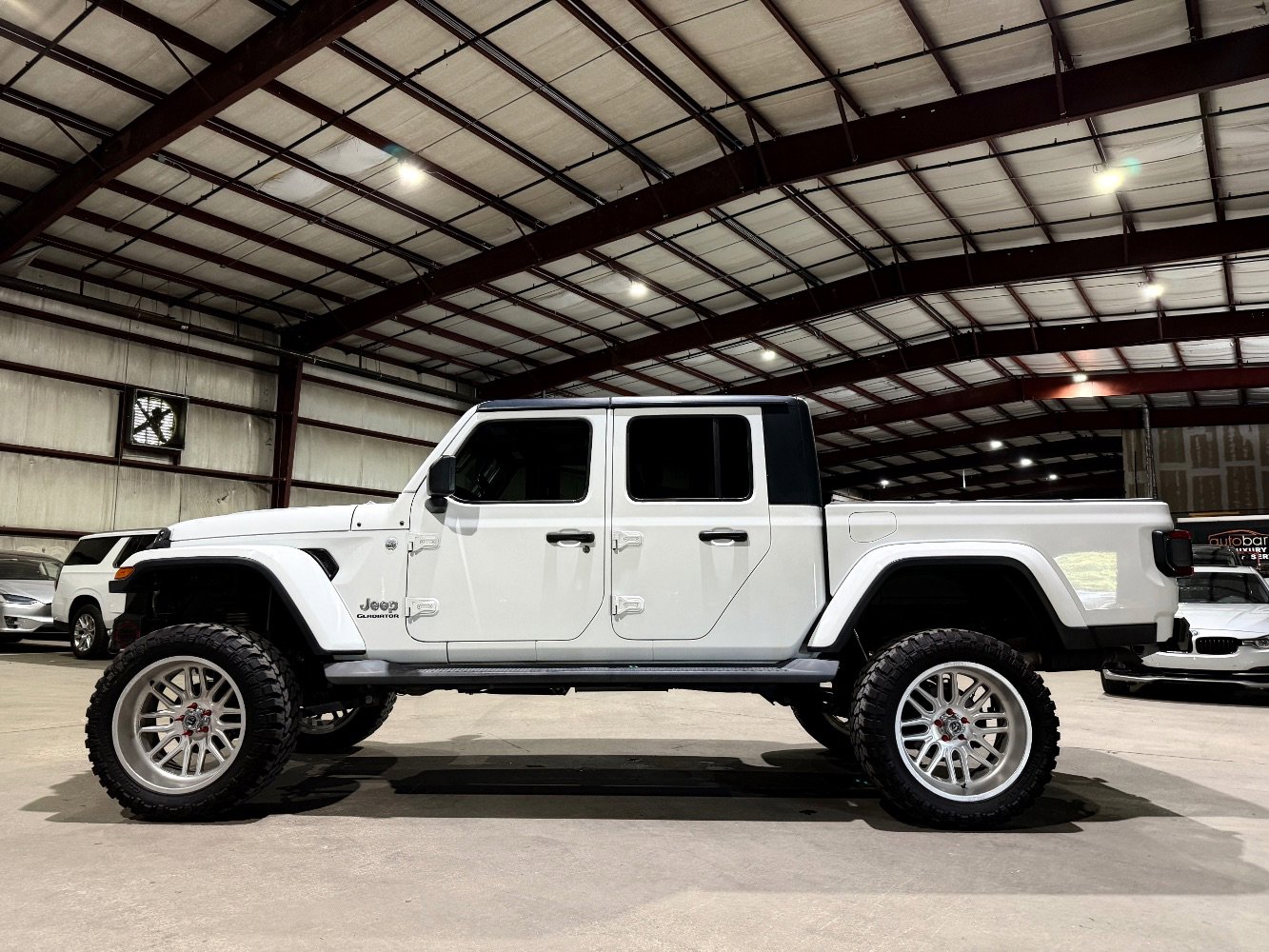 Used 2020 Jeep Gladiator Overland AWD/4WD image 8