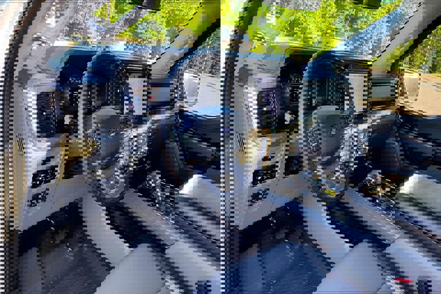 Used 2025 Ford F150 Lariat w/ Equipment Group 502A High image 17