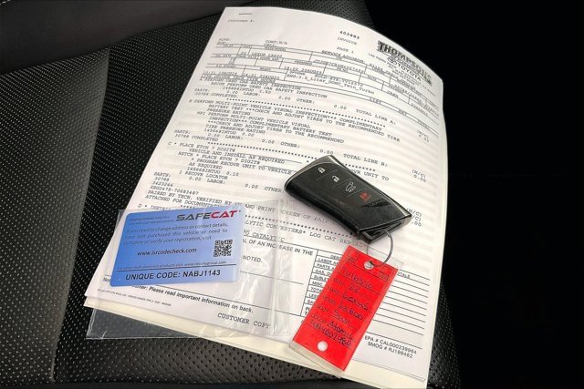 Used 2022 Lexus LX 600 4WD w/ Luxury Package image 11