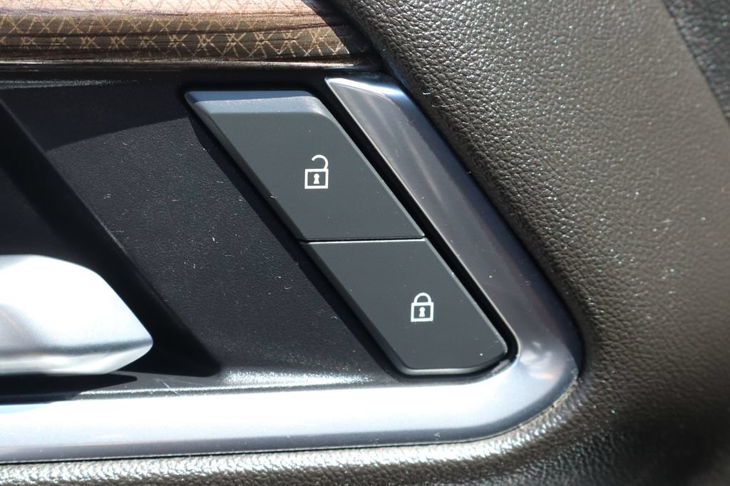 Used 2025 Chevrolet Silverado 1500 LT RWD image 15