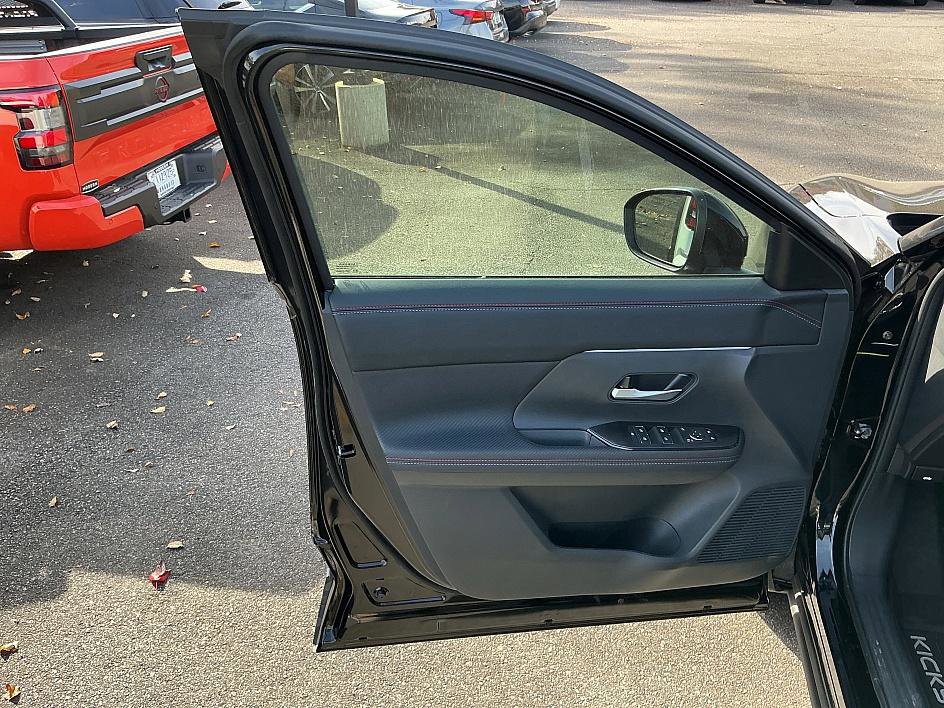 New 2026 Nissan Kicks SR image 11