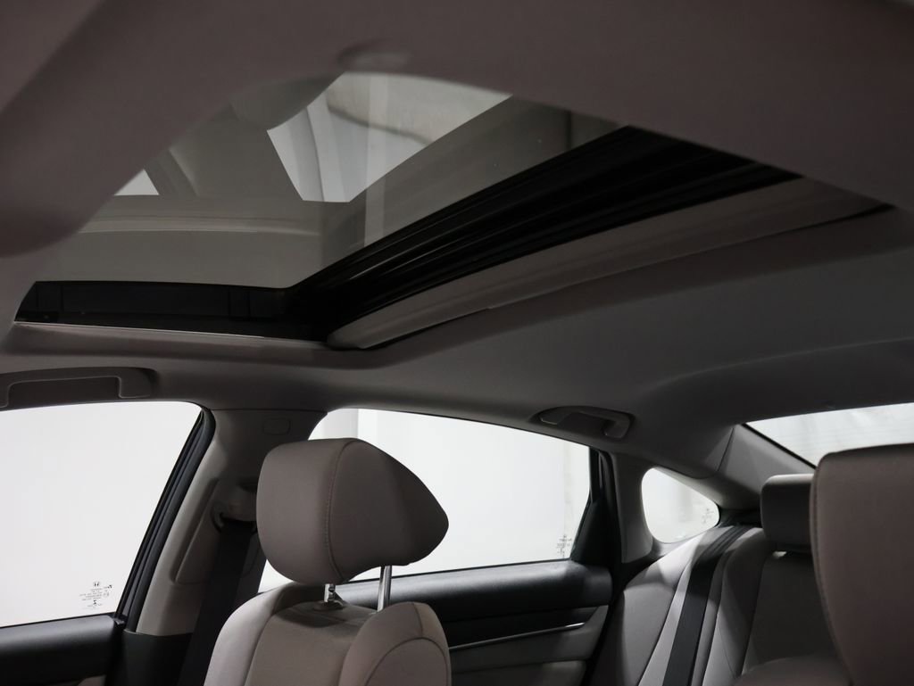 Used 2019 Honda Accord EX image 9