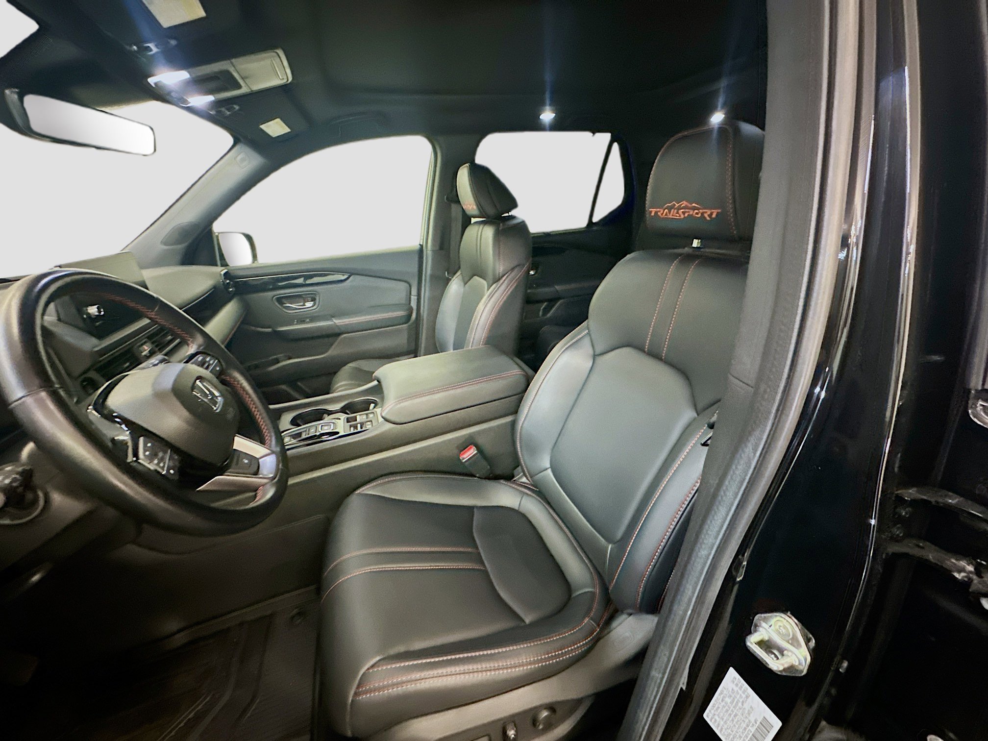 Used 2025 Honda Pilot TrailSport image 13