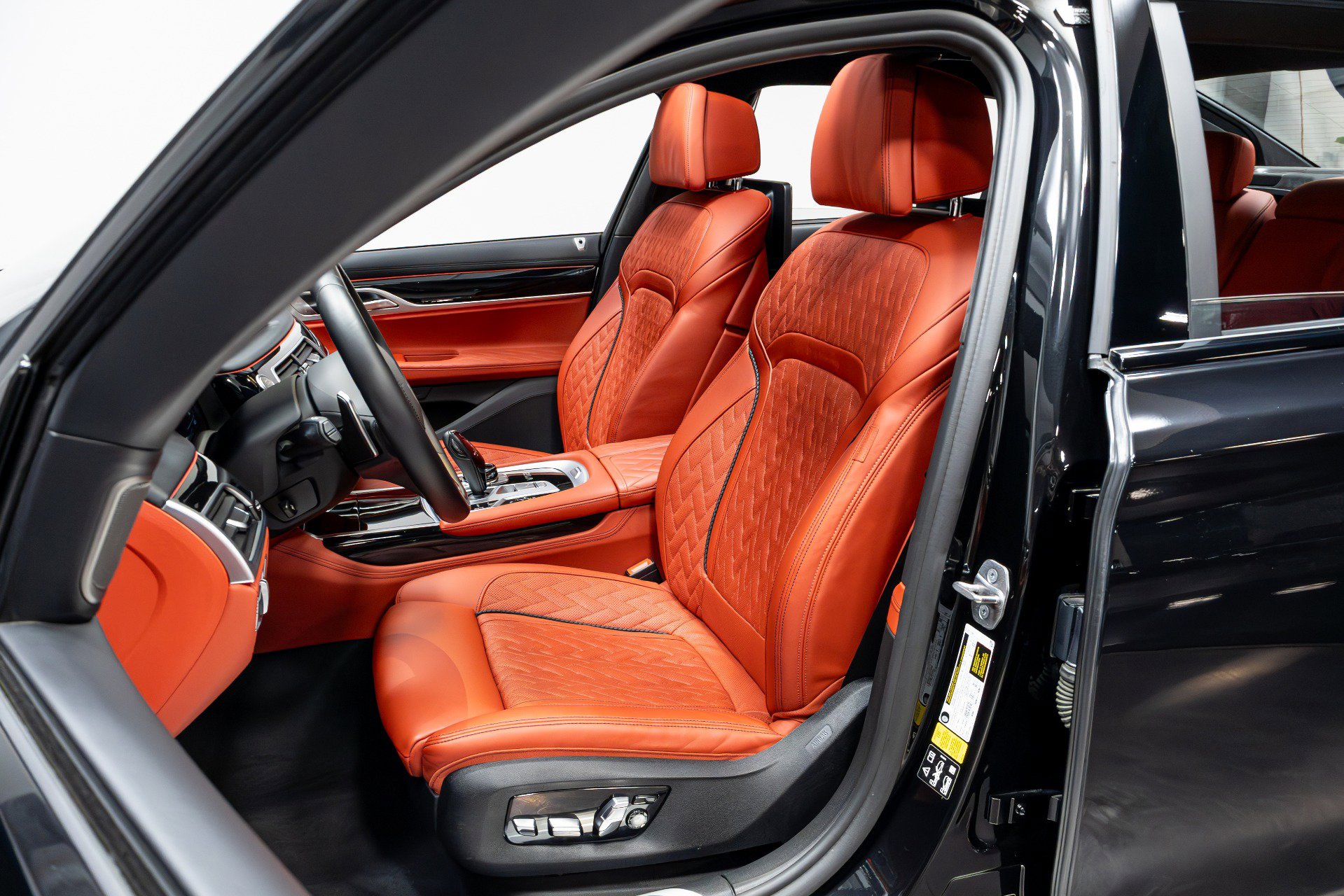 Used 2022 BMW M760i xDrive image 6
