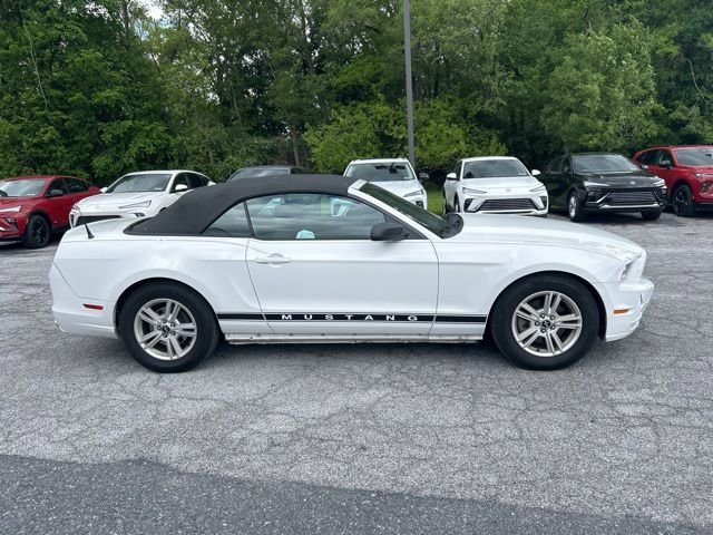 Used 2014 Ford Mustang Convertible RWD image 2